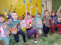 Русская народная песня «Гармонист».  Дети подготовительной группы.