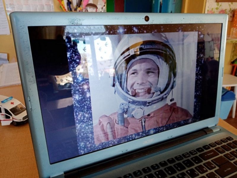 Беседа о космосе, первом космонавте Ю.А. Гагарине, показ презентации